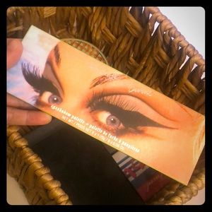 NIB Kat Von D Divine eyeshadow palette